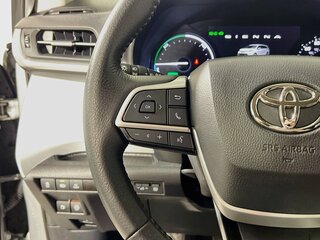 2025 Toyota Sienna XLE — photo 16