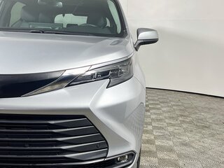 2025 Toyota Sienna XLE — photo 9