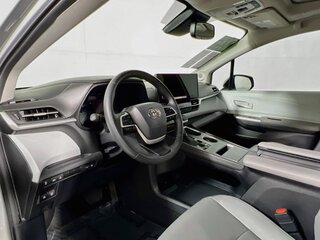 2025 Toyota Sienna XLE — photo 27