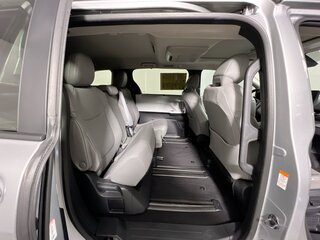 2025 Toyota Sienna XLE — photo 30