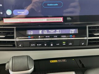 2025 Toyota Sienna XLE — photo 23