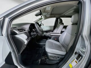 2025 Toyota Sienna XLE — photo 12