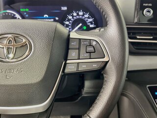 2025 Toyota Sienna XLE — photo 17