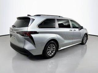 2025 Toyota Sienna XLE — photo 3