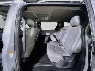 2025 Toyota Sienna XLE — photo 26