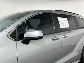 2025 Toyota Sienna XLE — photo 10