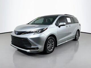 2025 Toyota Sienna XLE — photo 33