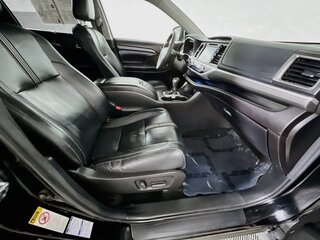 2018 Toyota Highlander SE — photo 28