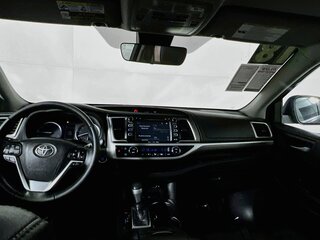 2018 Toyota Highlander SE — photo 27