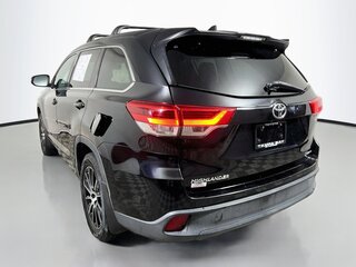 2018 Toyota Highlander SE — photo 5