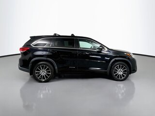 2018 Toyota Highlander SE — photo 2