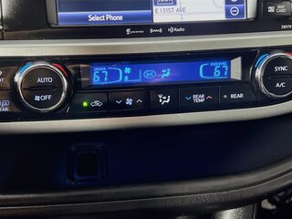 2018 Toyota Highlander SE — photo 23