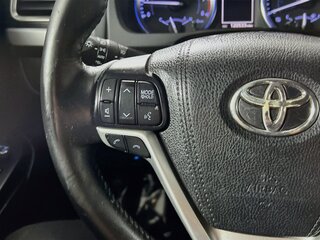 2018 Toyota Highlander SE — photo 16