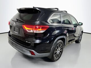 2018 Toyota Highlander SE — photo 3