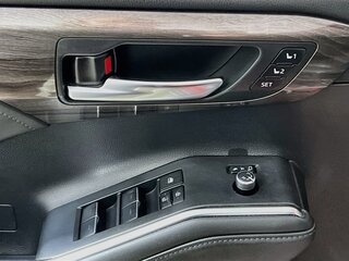 2023 Toyota Highlander Limited — photo 14