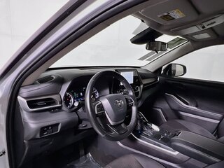 2025 Toyota Highlander LE — photo 27