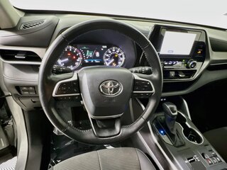 2025 Toyota Highlander LE — photo 15