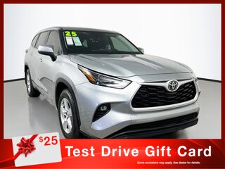 2025 Toyota Highlander LE — photo 1
