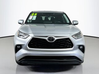 2025 Toyota Highlander LE — photo 8
