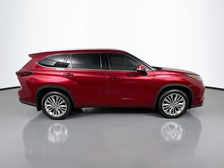 2024 Toyota Highlander Platinum — photo 2