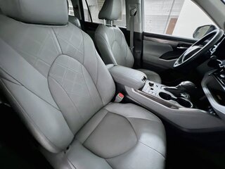2023 Toyota Highlander Platinum — photo 28