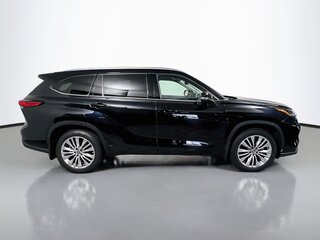 2023 Toyota Highlander Platinum — photo 2