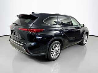 2023 Toyota Highlander Platinum — photo 3