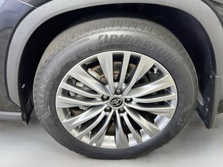 2023 Toyota Highlander Platinum — photo 11