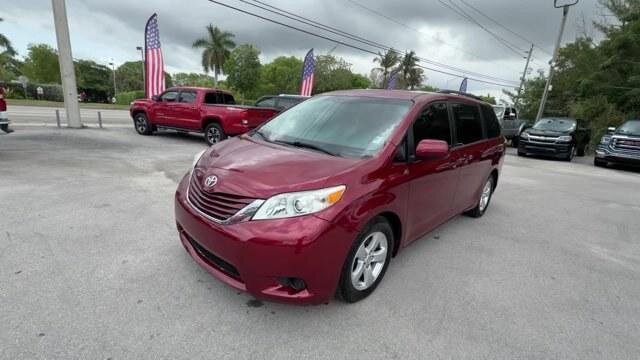Toyota Sienna LE 2015