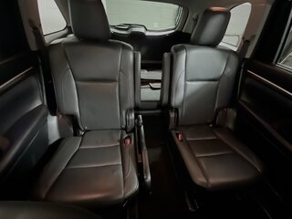 2016 Toyota Highlander Limited — photo 30
