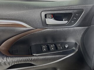 2016 Toyota Highlander Limited — photo 14