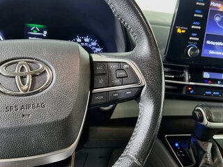 2022 Toyota Sienna XLE — photo 17