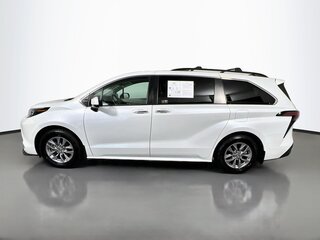 2022 Toyota Sienna XLE — photo 6