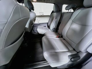 2022 Toyota Sienna XLE — photo 26