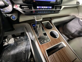 2022 Toyota Sienna XLE — photo 22