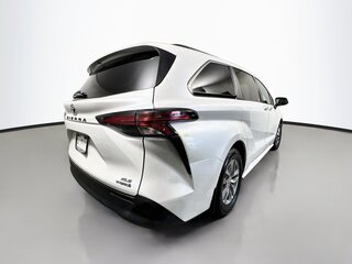 2022 Toyota Sienna XLE — photo 3