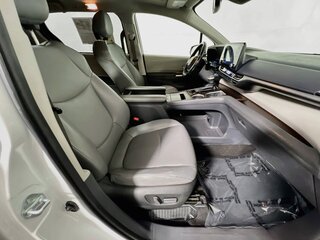 2022 Toyota Sienna XLE — photo 28