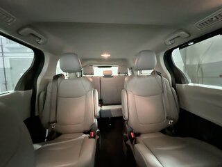 2023 Toyota Sienna XLE — photo 30