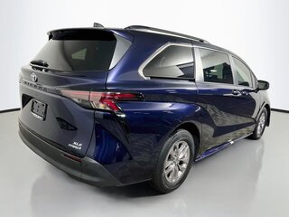 2023 Toyota Sienna XLE — photo 3