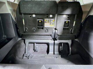 2023 Toyota Sienna XLE — photo 31
