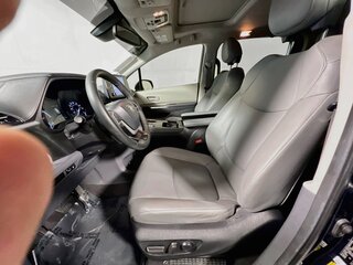 2023 Toyota Sienna XLE — photo 12