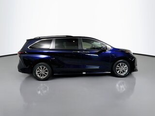 2023 Toyota Sienna XLE — photo 2