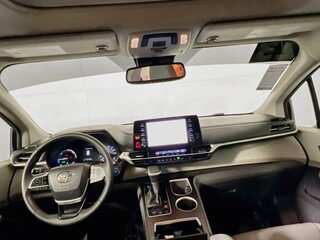 2023 Toyota Sienna XLE — photo 27