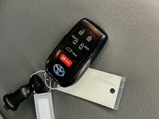 2025 Toyota Sienna XLE — photo 33