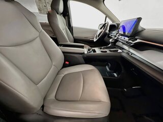 2025 Toyota Sienna XLE — photo 28