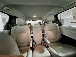 2025 Toyota Sienna XLE — photo 30