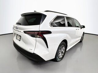 2025 Toyota Sienna XLE — photo 3