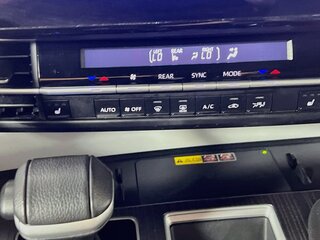 2025 Toyota Sienna XLE — photo 23