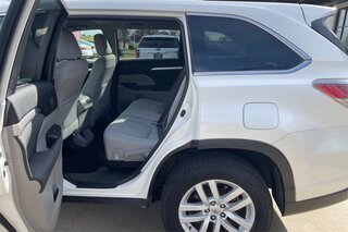 2015 Toyota Highlander LE — photo 10