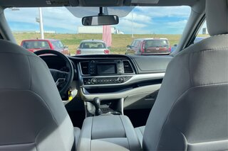 2015 Toyota Highlander LE — photo 22